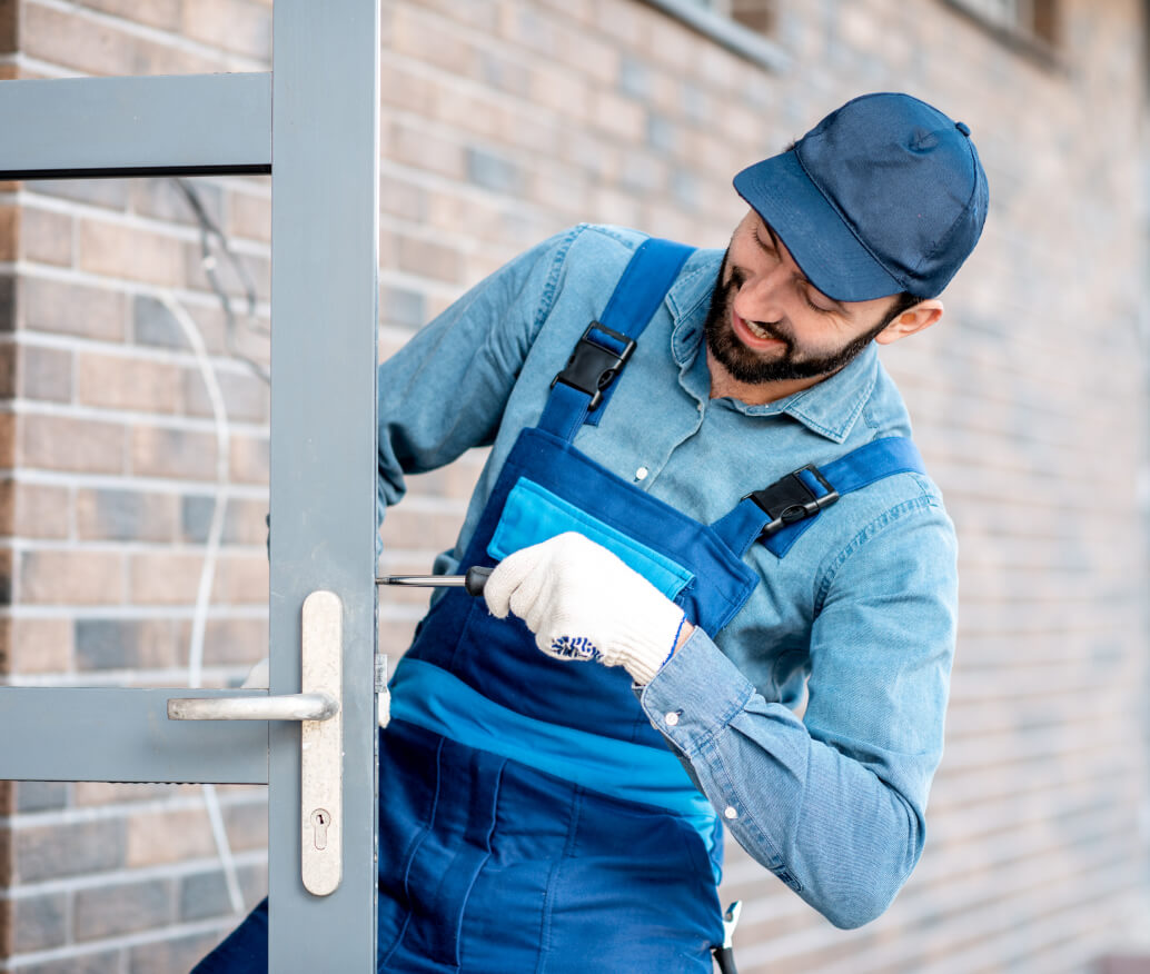 Builder installing door lock zbhccan 3.jpg