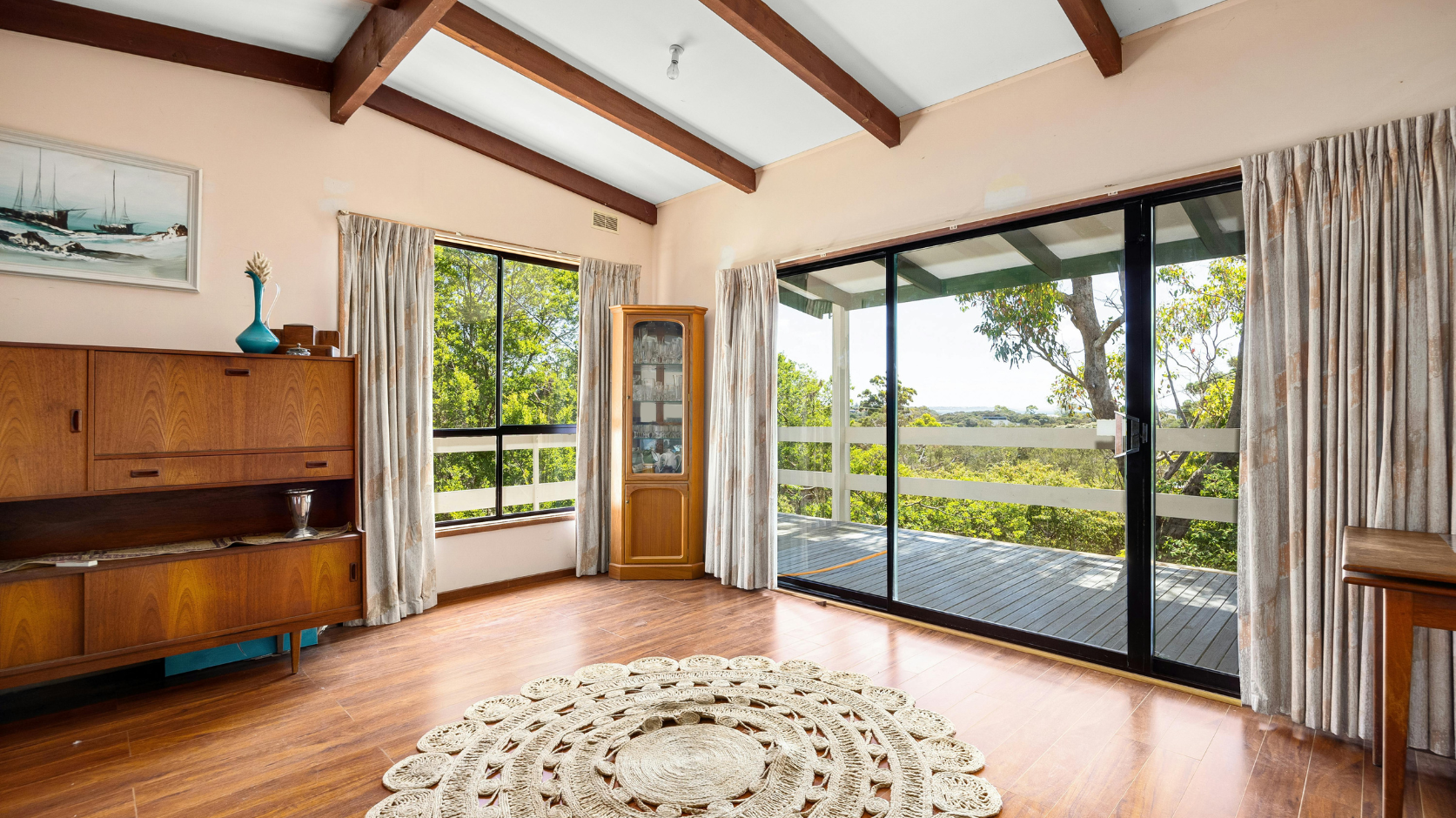 الفرق بين القطاعات التركي والمصري في شبابيك وأبواب UPVC – وأيهما يناسبك؟