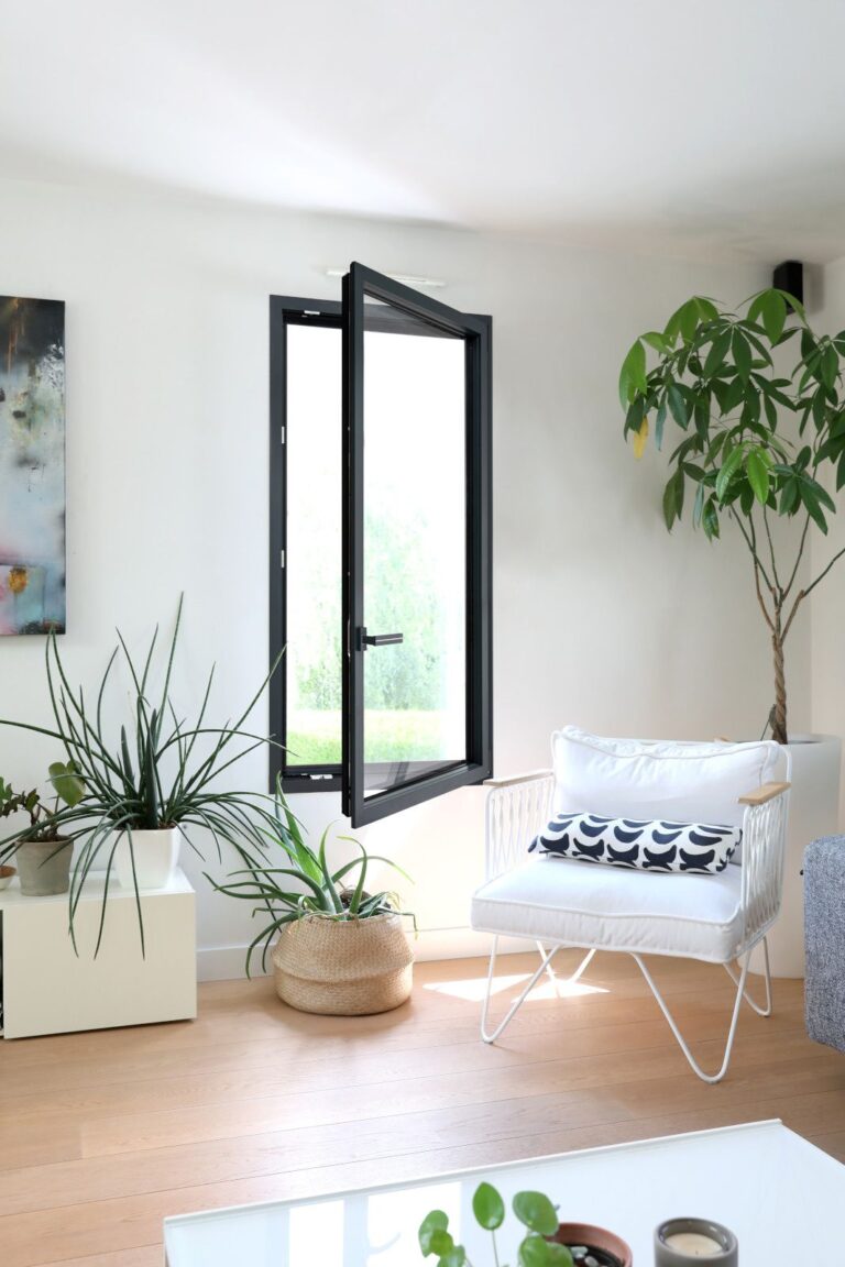 أفضل دليل شامل عن مزايا وعيوب الشبابيك المفصلية مع شركة ماستر للابواب والشبابيك upvc