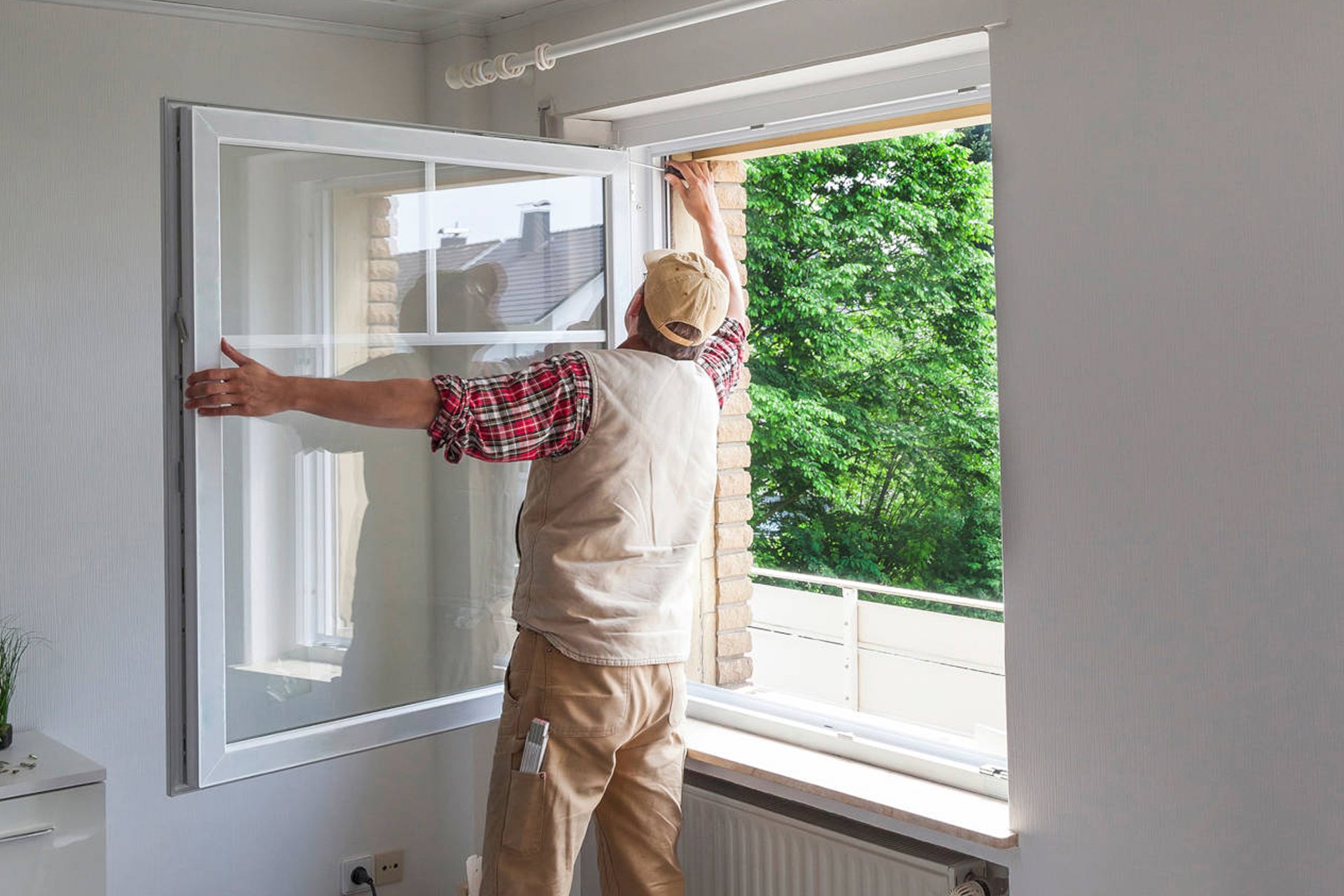 مزايا وعيوب الشبابيك المفصلية – خبرة شركة ماستر للأبواب والشبابيك upvc