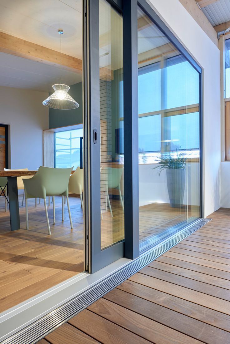 مزايا وعيوب الشبابيك المنزلقة – خبرة ماستر للأبواب والنوافذ upvc