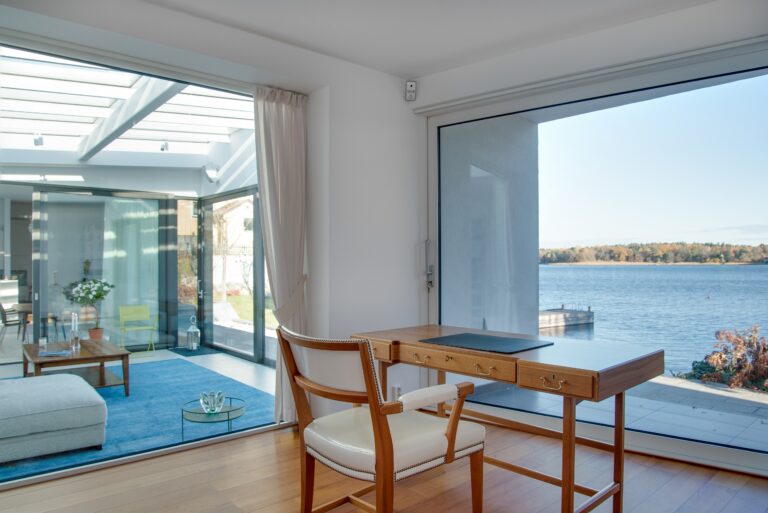 مقاومة الطقس لماذا يعتبر UPVC الدرع الواقي لمنزلك الساحلي؟.jpg